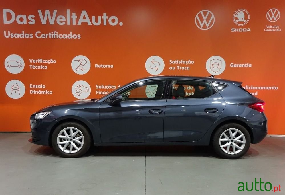 2021' SEAT Leon 2.0 Tdi Style photo #2