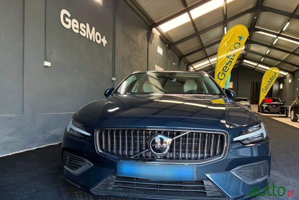 2023' Volvo V60 photo #3