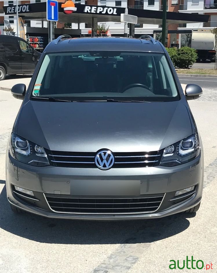 2011' Volkswagen Sharan photo #2