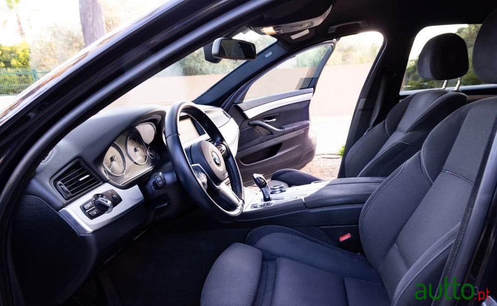 2015' BMW 520 D Pack M Auto photo #6