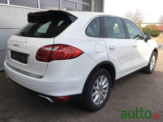 2013' Porsche Cayenne photo #3