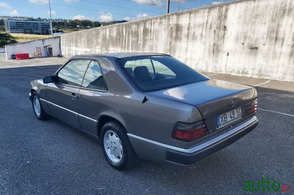 1991' Mercedes-Benz 200 photo #4