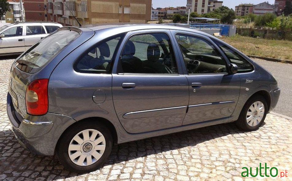 2006' Citroen Xsara Picasso photo #2