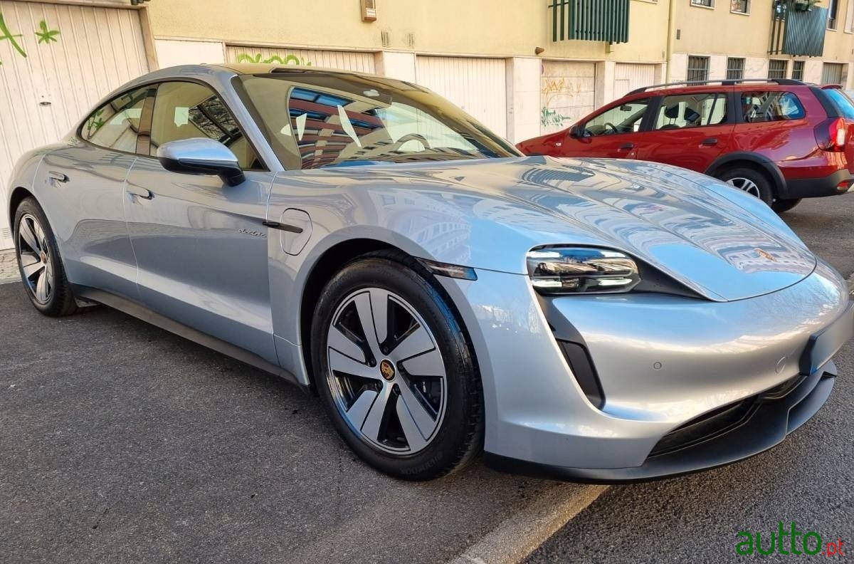 2021' Porsche Taycan photo #3