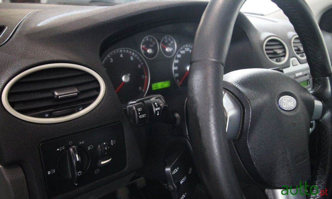 2005' Ford Focus Sw photo #6