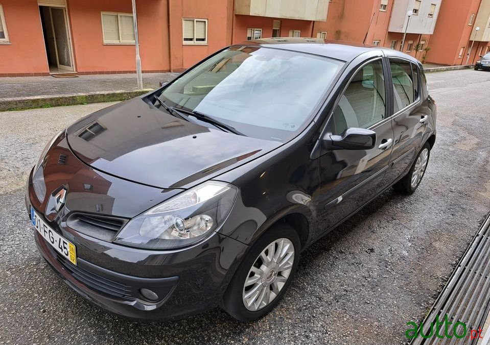 2008' Renault Clio photo #1