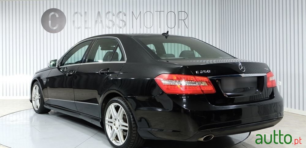2009' Mercedes-Benz Classe E photo #4