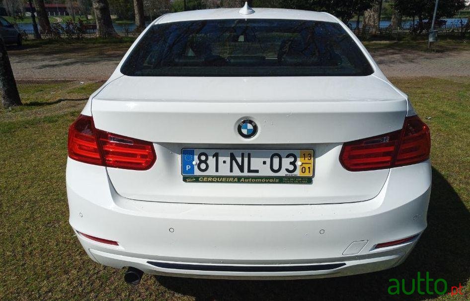 2013' BMW 318 photo #2