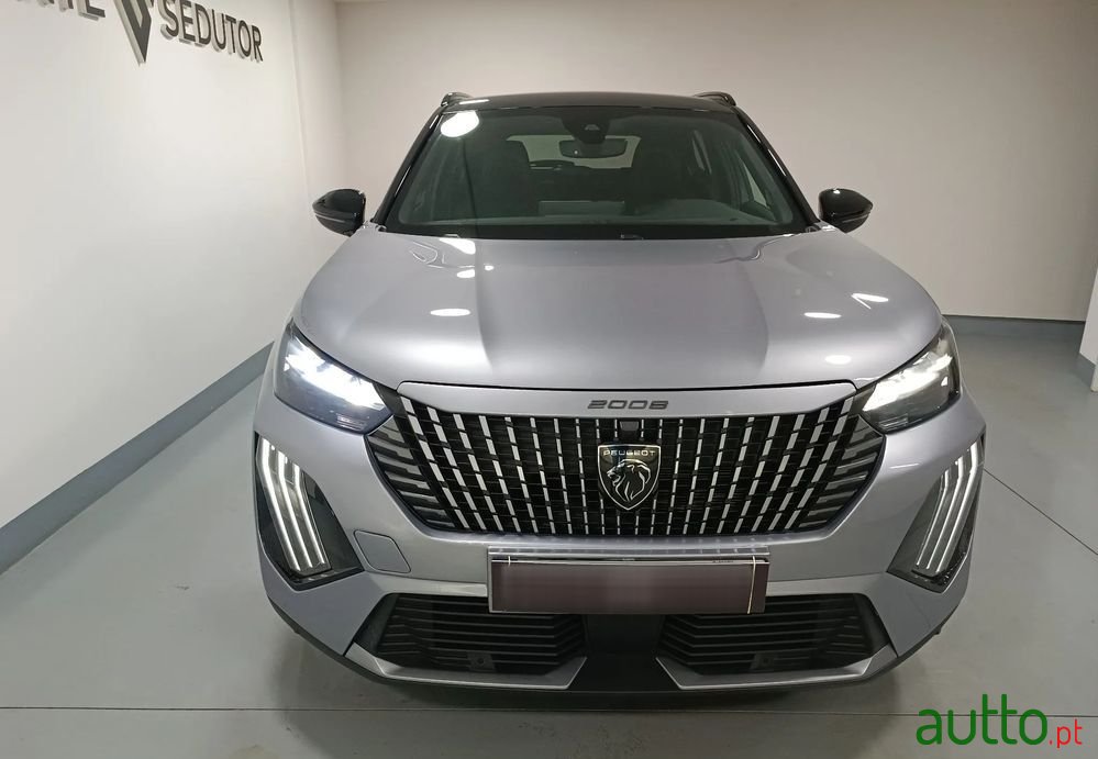 2023' Peugeot 2008 photo #2