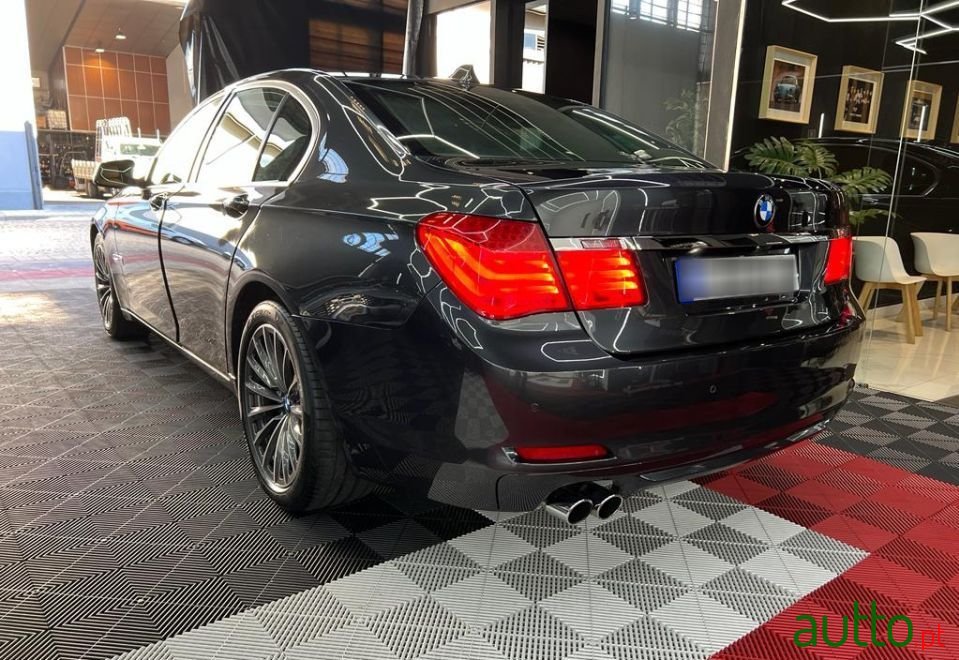 2009' BMW 730 photo #5