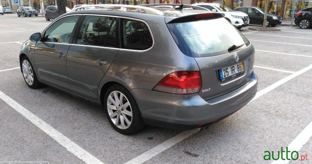 2010' Volkswagen Golf Variant photo #2