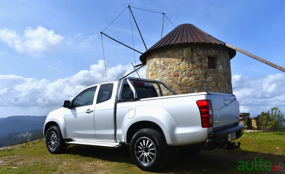 2016' Isuzu D-Max photo #5