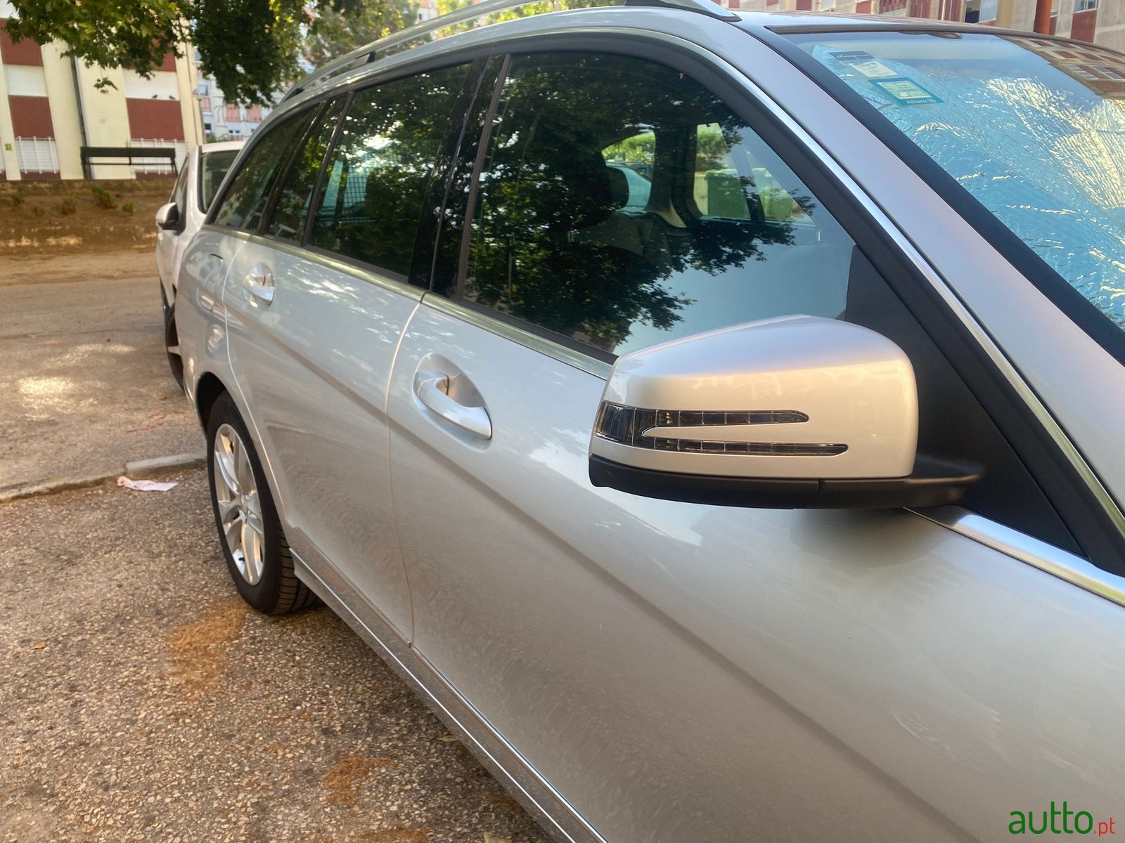 2011' Mercedes-Benz C 250 photo #2