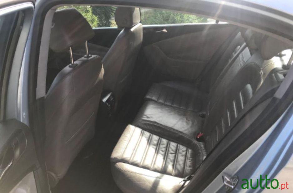 2005' Volkswagen Passat 2.0 Tdi Highline photo #3