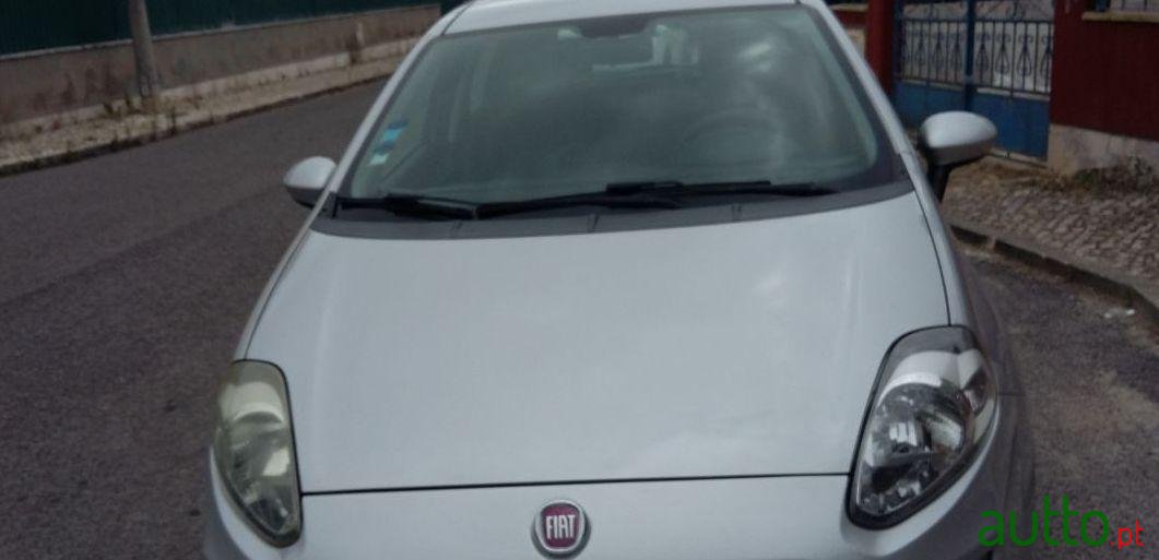 2014' Fiat Punto Evo photo #3