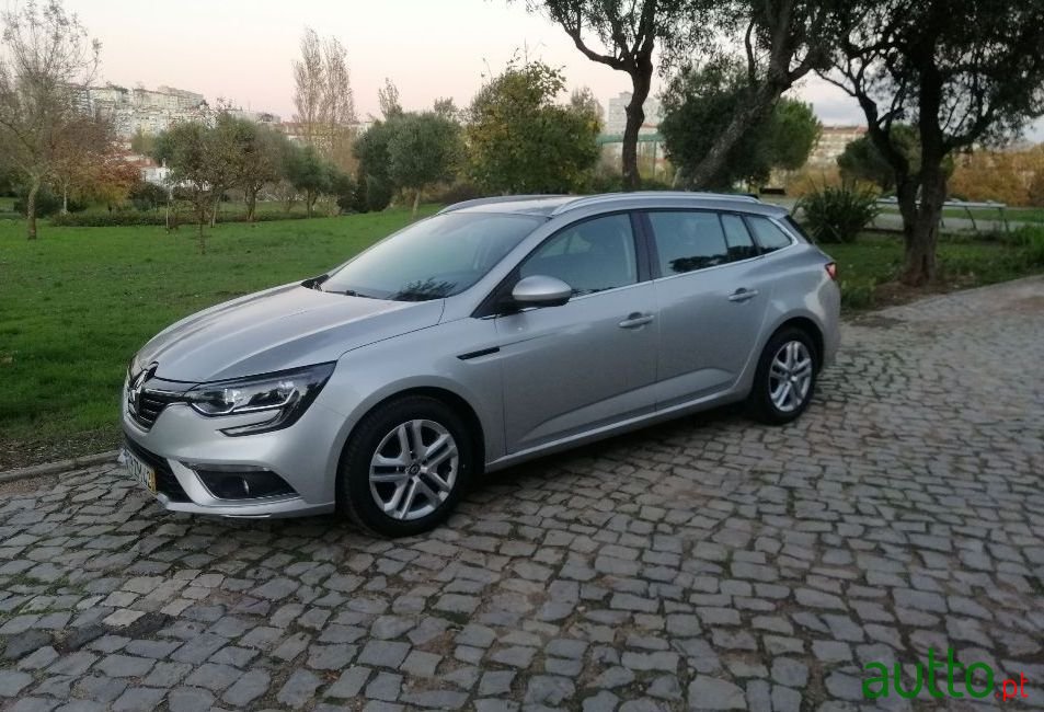 2017' Renault Megane Sport Tourer photo #2