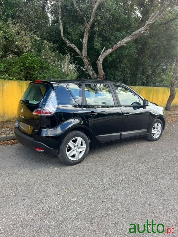 2013' Renault Scenic photo #2