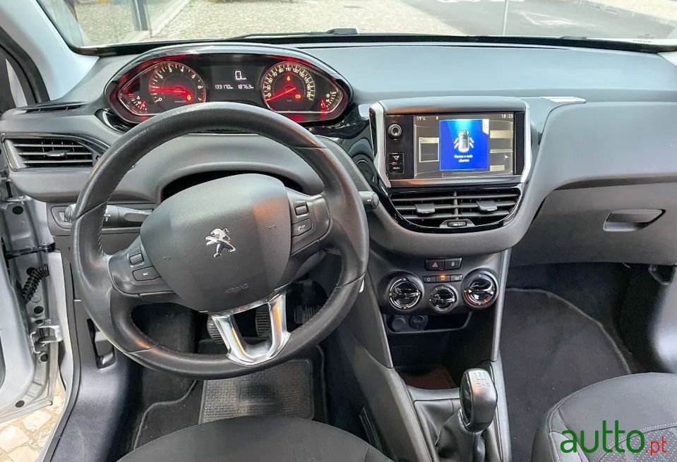 2013' Peugeot 208 photo #5