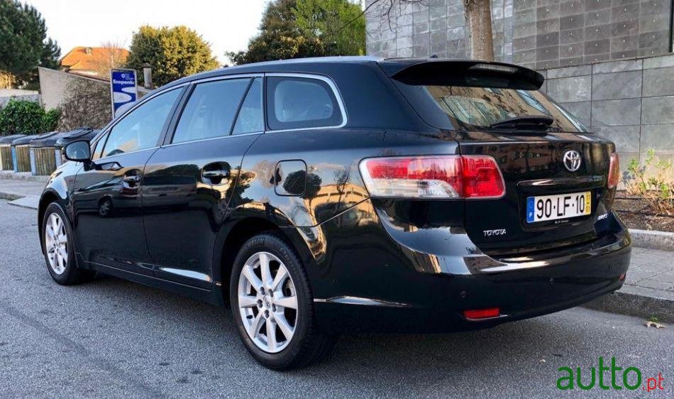 2011' Toyota Avensis Sw photo #2