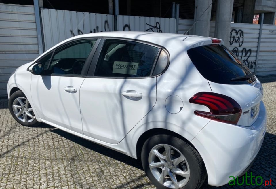 2015' Peugeot 208 photo #1