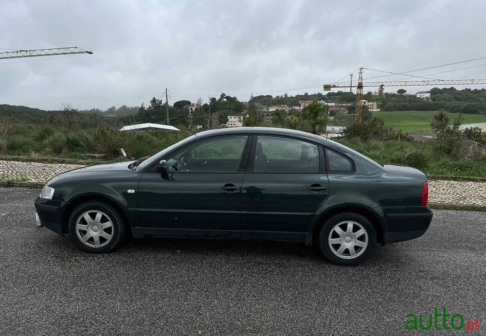 1998' Volkswagen Passat photo #1