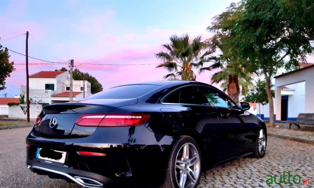 2017' Mercedes-Benz E-220 photo #2