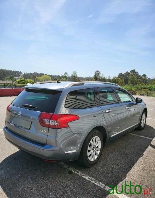 2012' Citroen C5 Tourer photo #5