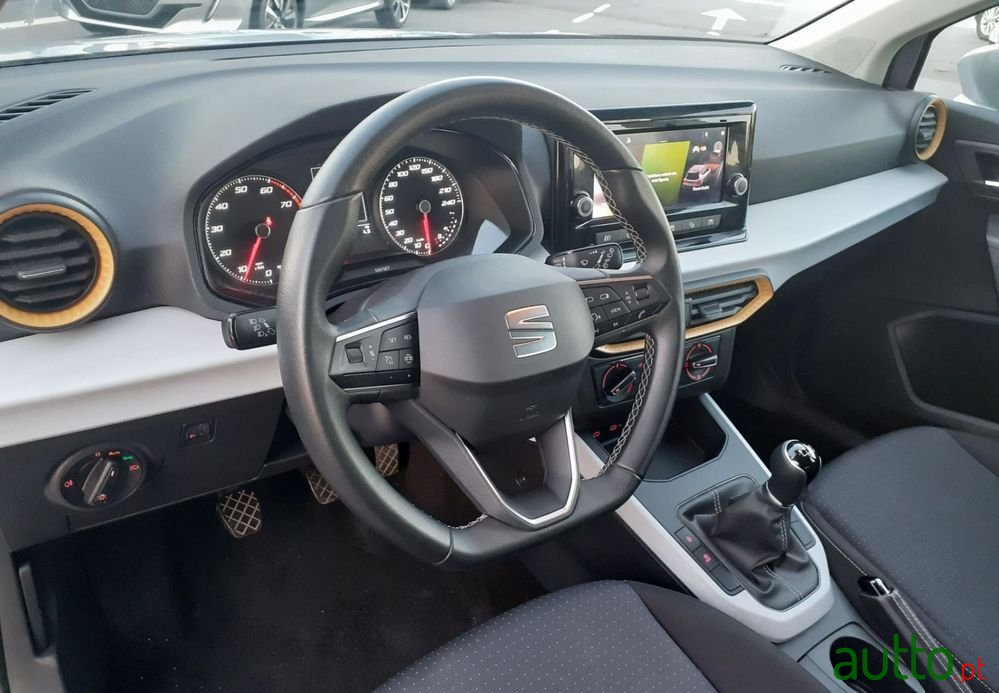 2022' SEAT Arona 1.0 Tsi Style photo #4