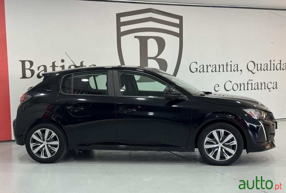 2020' Peugeot 208 photo #6