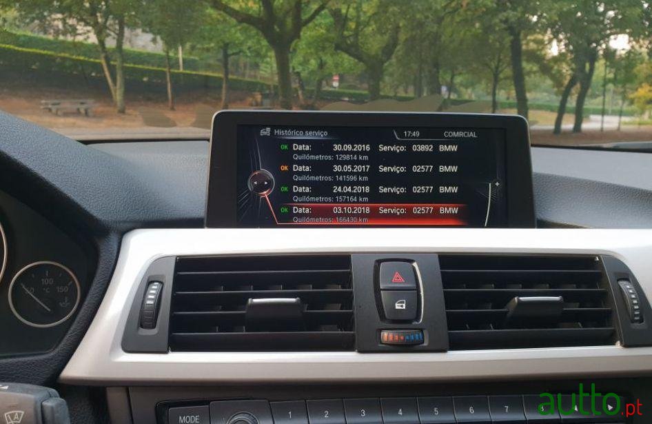 2013' BMW 320 photo #1