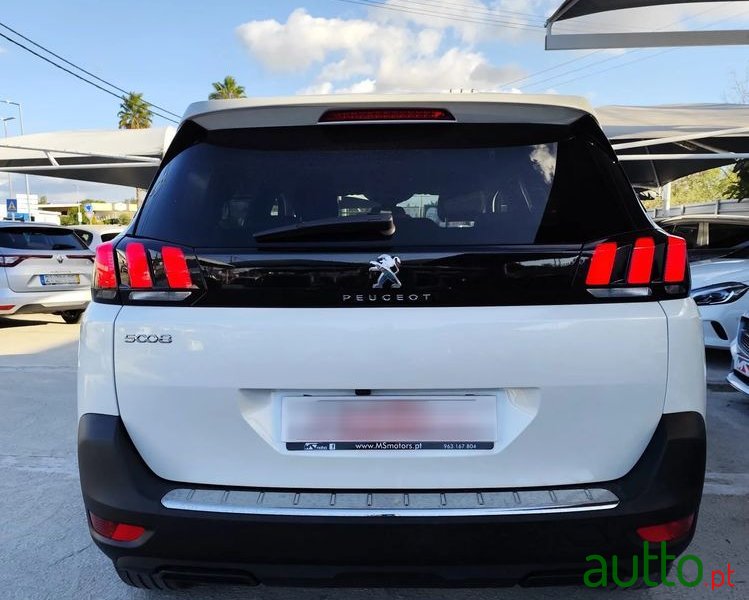 2022' Peugeot 5008 photo #6