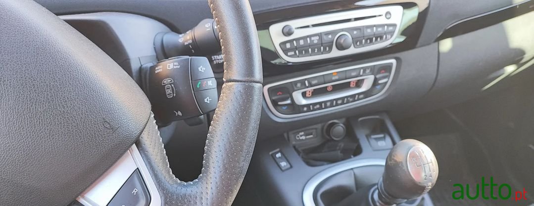 2011' Renault Grand Scenic photo #3