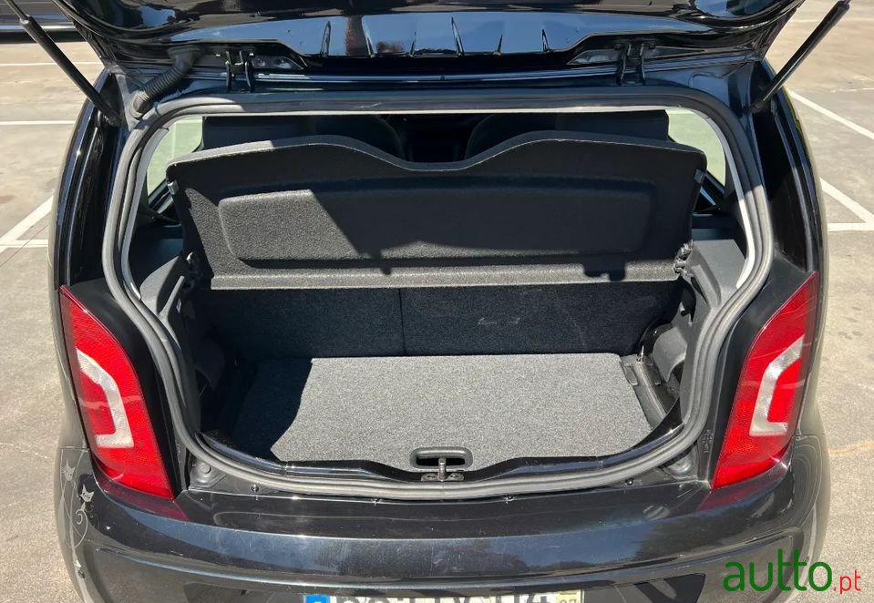 2014' Volkswagen Up photo #5