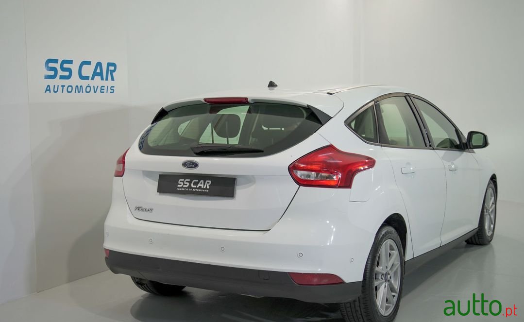 2015' Ford Focus photo #2