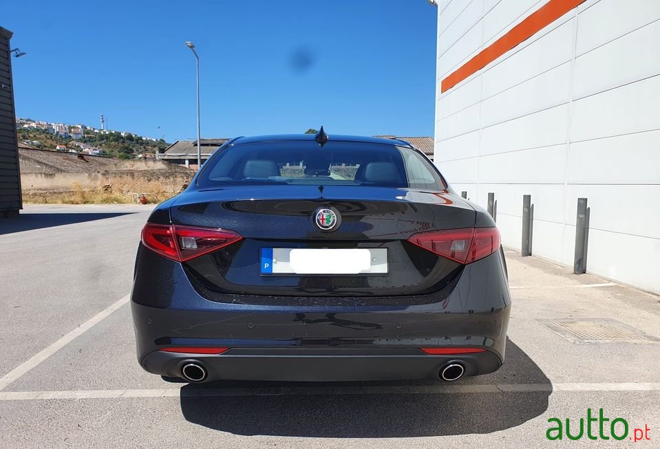 2017' Alfa Romeo Giulia photo #6