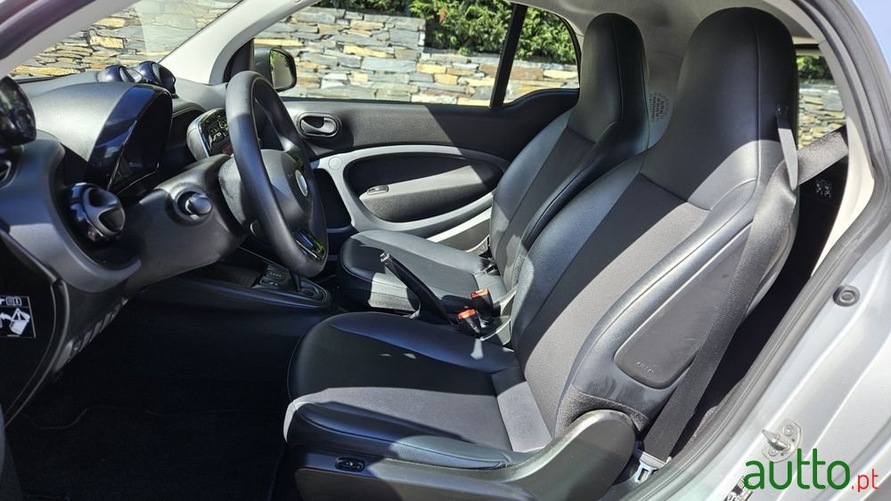 2021' Smart Fortwo Eq Passion photo #5