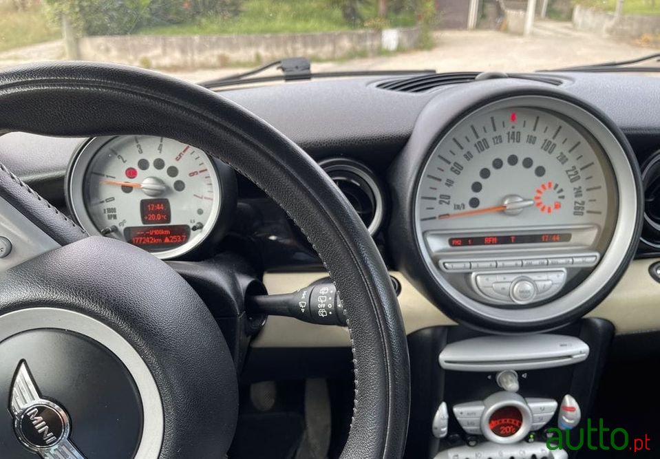 2009' MINI Cooper photo #5