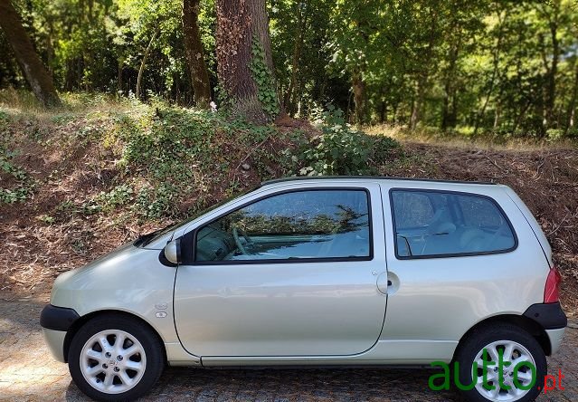 2002' Renault Twingo photo #2
