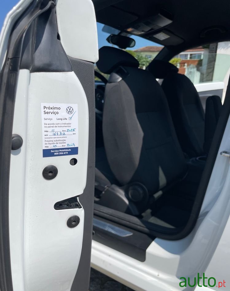 2015' Volkswagen New Beetle photo #4