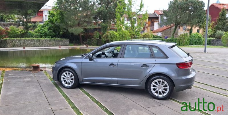 2013' Audi A3 Sportback photo #3