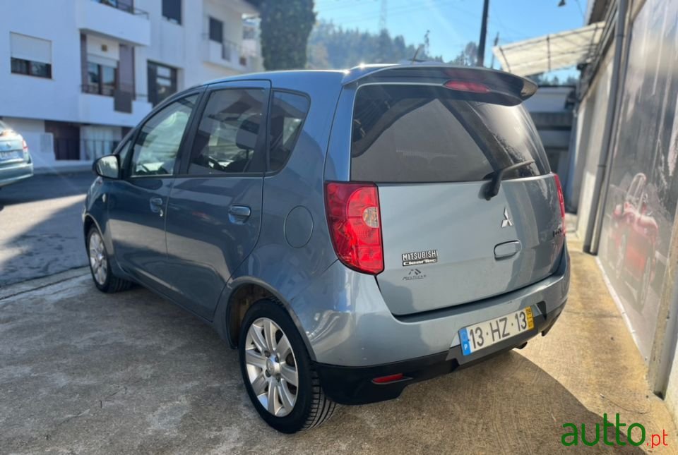 2009' Mitsubishi Colt photo #5