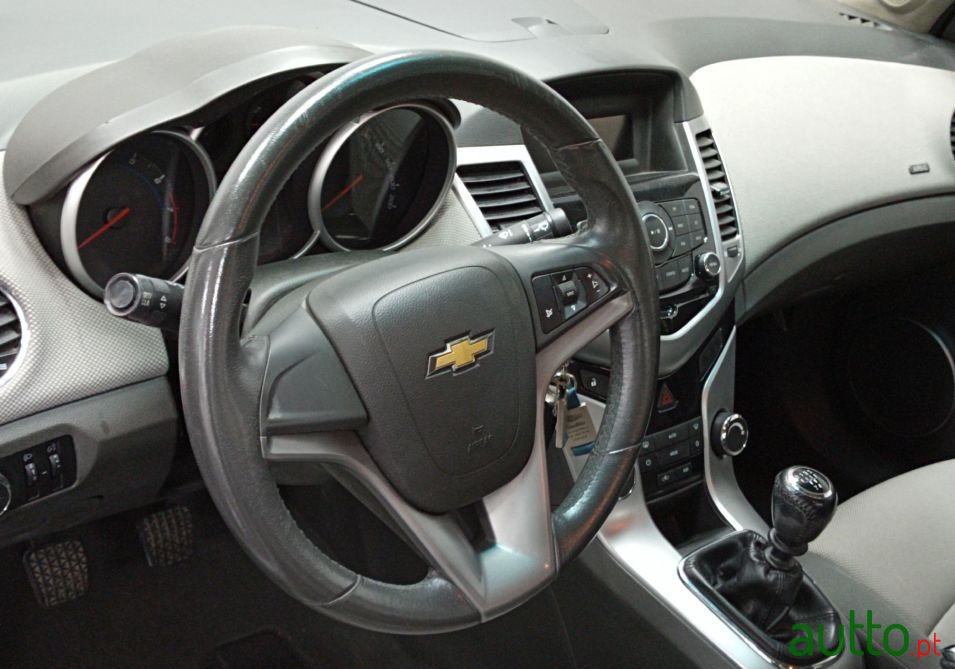 2011' Chevrolet Cruze photo #6