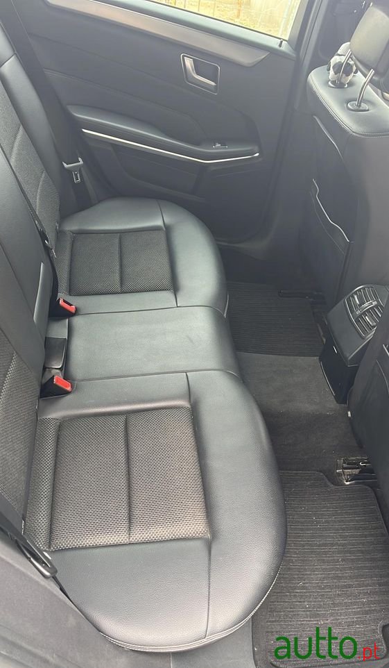 2015' Mercedes-Benz E 300 photo #4