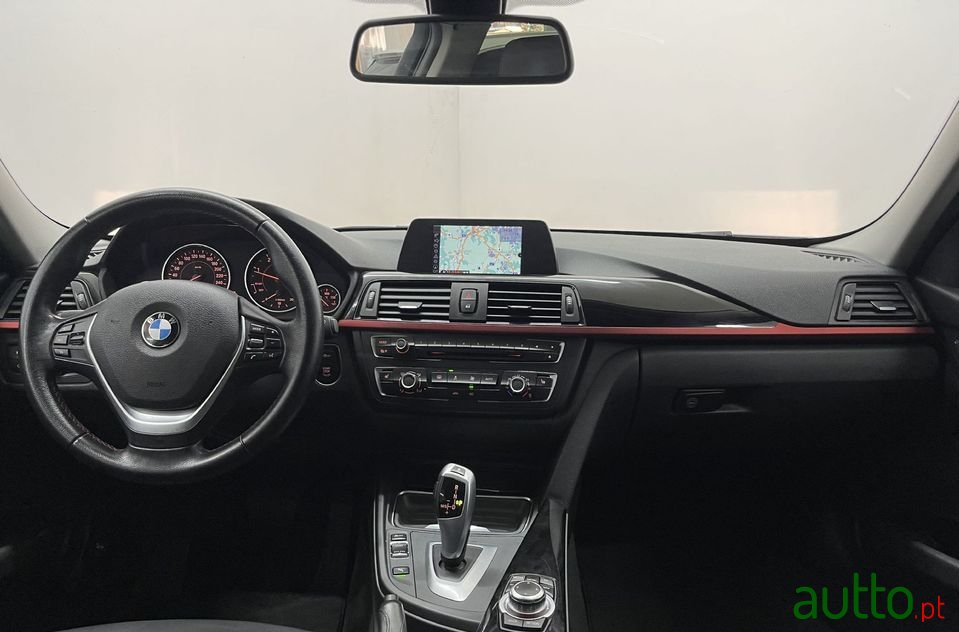 2013' BMW 320 photo #3