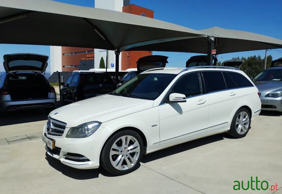 2012' Mercedes-Benz C-200 photo #3