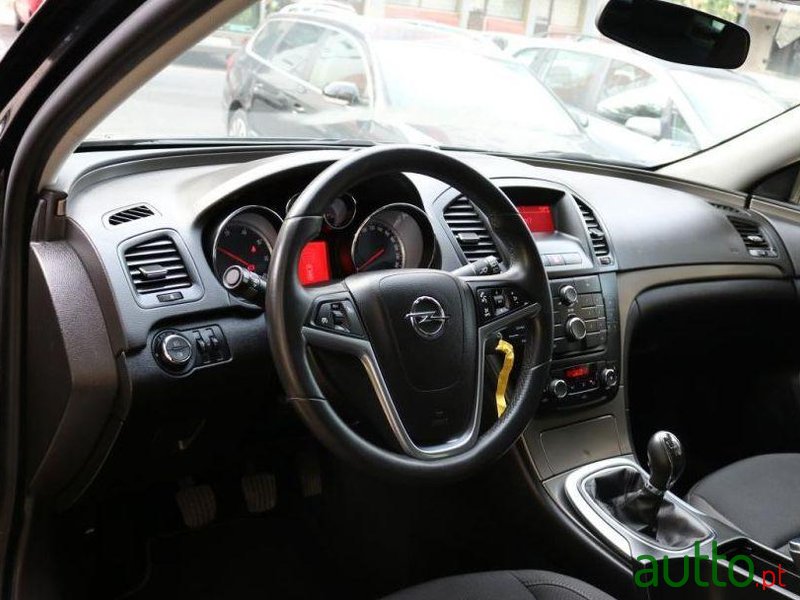 2011' Opel Insignia Sport Tourer photo #1