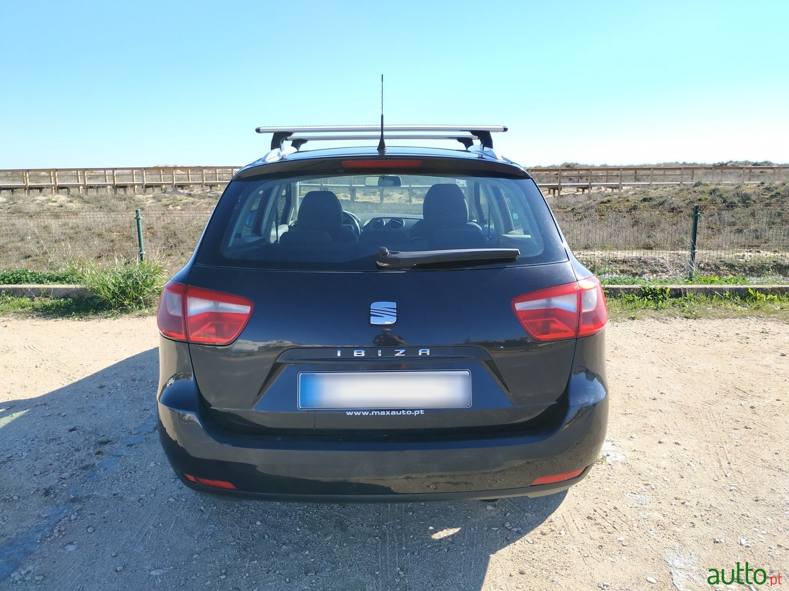 2010' SEAT Ibiza ST photo #4