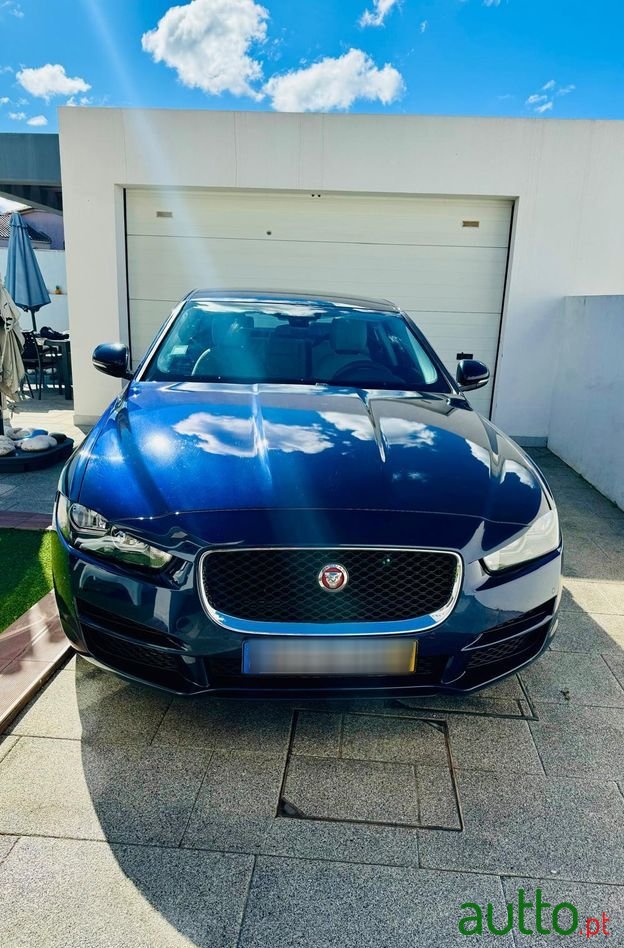 2019' Jaguar XE photo #3