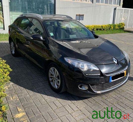 2012' Renault Megane Break photo #2