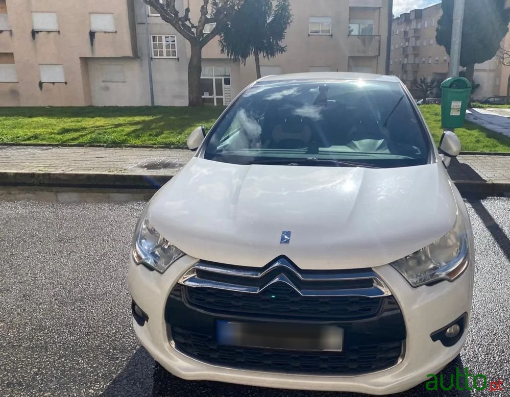 2013' Citroen DS4 photo #1